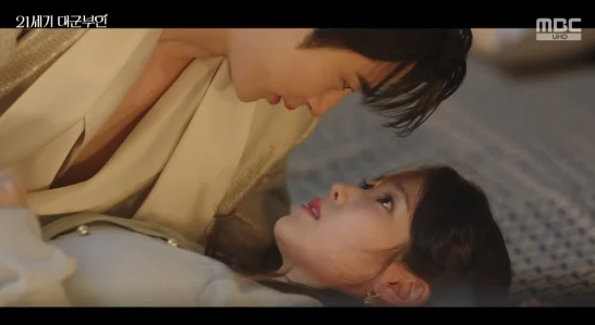 아이유♥변우석, ’21세기 대군부인’ 요트 위 ‘타이타닉’ 명장면 재현! 시청률 13.4%