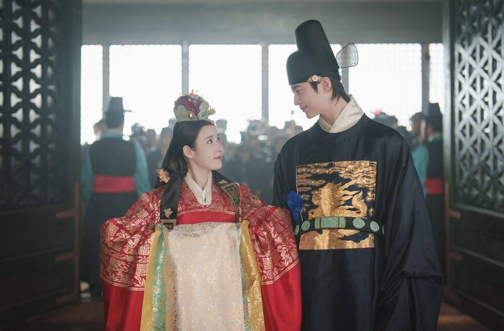 아이유♥변우석, ’21세기 대군부인’ 드디어 국혼! 화려한 혼례식 현장 공개